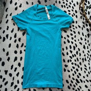 Lululemon blue tee